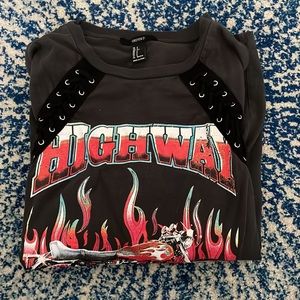 tshirt with laces